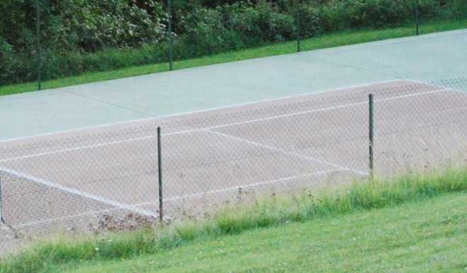 Chambres-Hotes-Hautes-Sources-Tennis-width